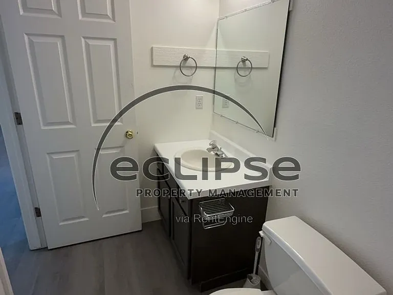 560 Huntington Point Ln — Photo 30