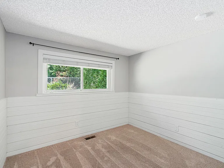 2133 SW Marigold St — Photo 22