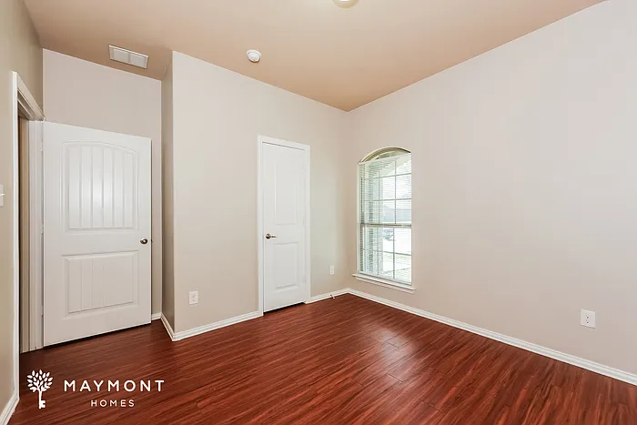 930 Haley Dr — Photo 12