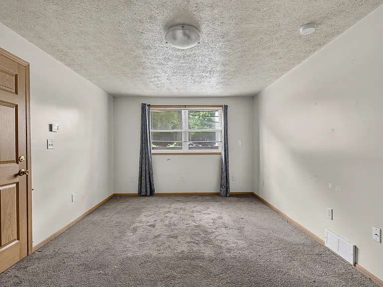 211 Park Ave #1 — Photo 2
