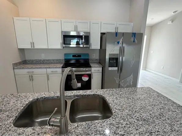 606 SE 8th St, Cape Coral, FL