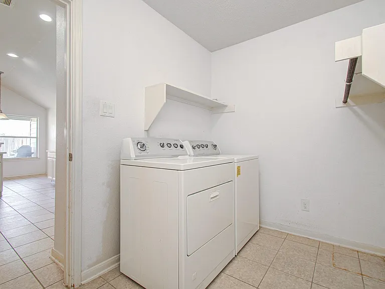 13335 Gardnerville St — Photo 32