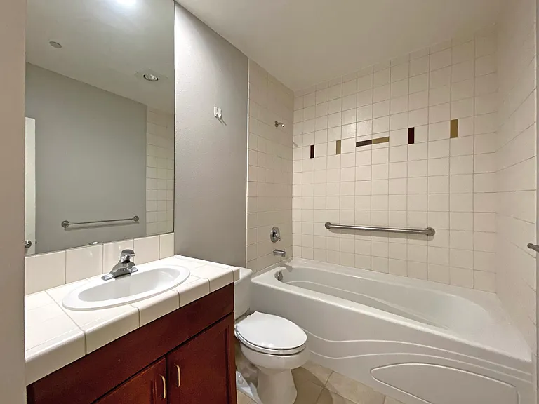 11004 NE 11th St #301 — Photo 14