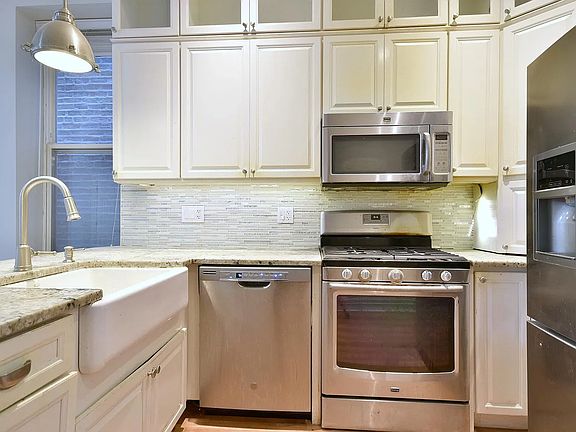3rd image of 1316 N Artesian Ave #2