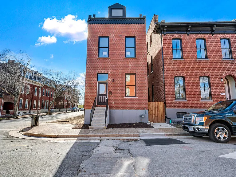 1000 Barton St — Photo 33