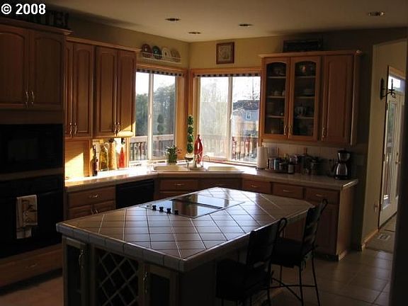 Large Well Equipped Kitchen