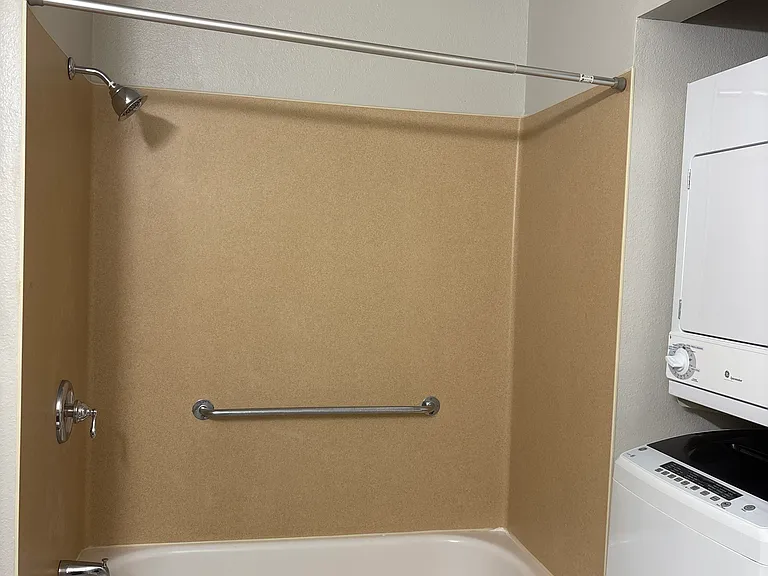 6410 8th Ave NE #101 — Photo 8