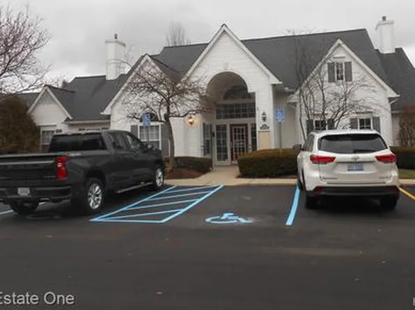 22247 Atlantic Pointe, Farmington, MI