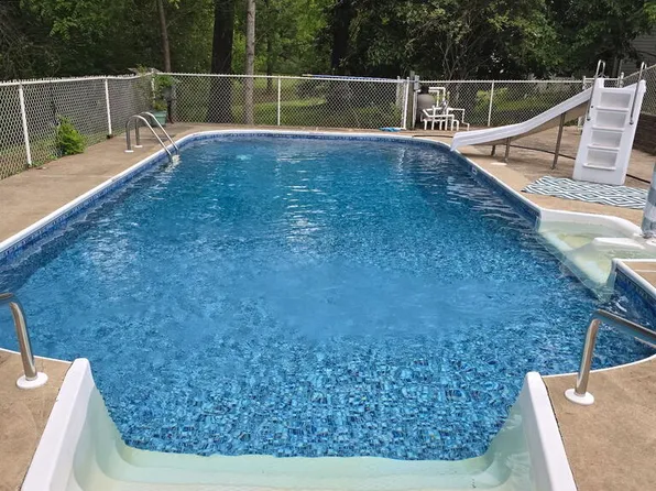 15 Church Ln, Chatham, VA 24531