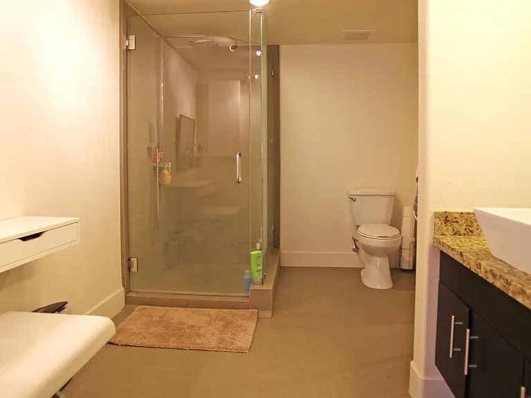 5232 Satsuma Ave #202 — Photo 13