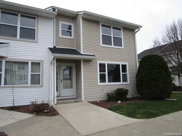 13 Yorkshire Court, Nanuet, NY 10954