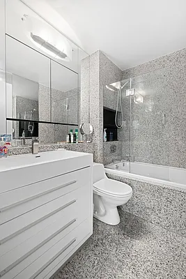 Rented by SERHANT. | media 6