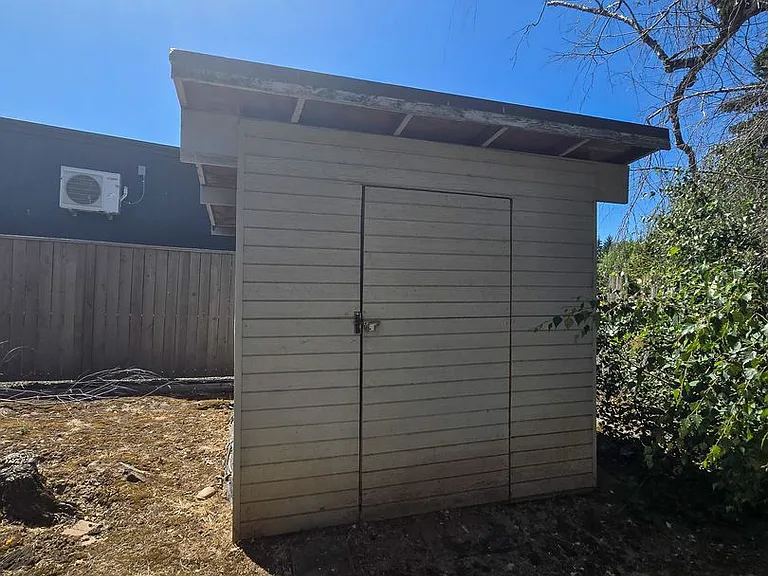 11613 Pacific Ct NE — Photo 19