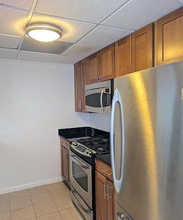 5th image of 227 Christopher Columbus Dr APT 438B