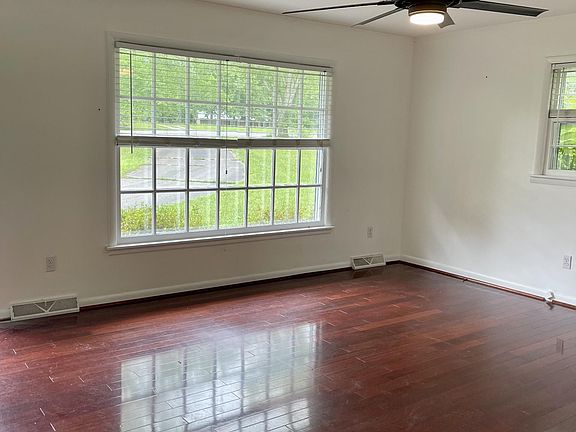 3rd image of 2123 Harlan Dr