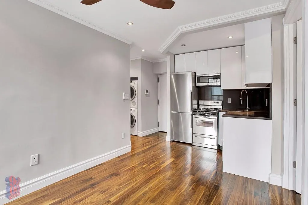 1590 Lexington Avenue — Photo 1