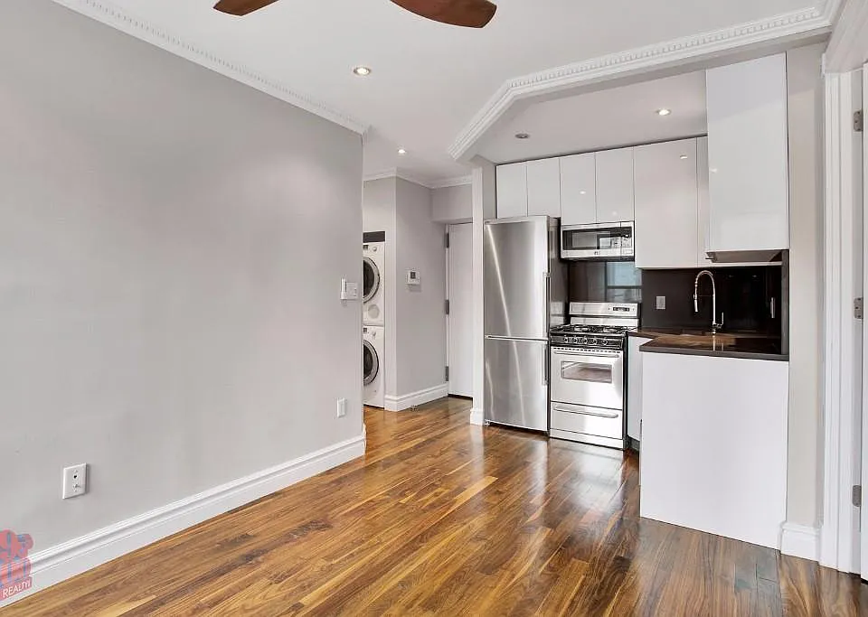 1590 Lexington Ave #18