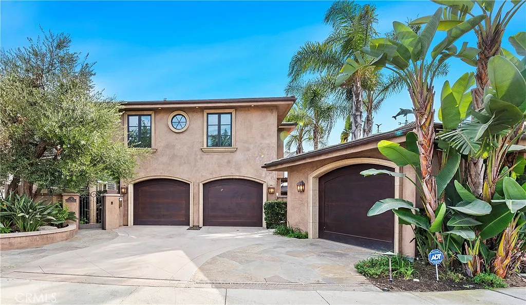 3 bed, 4.5 bath, 3481 sqft, $15,000 — Photo 3