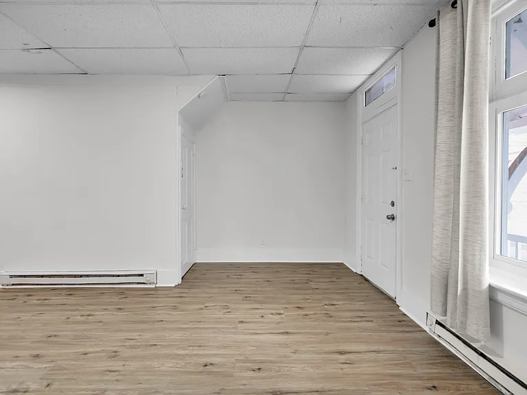 426 W Green St #1 — Photo 3