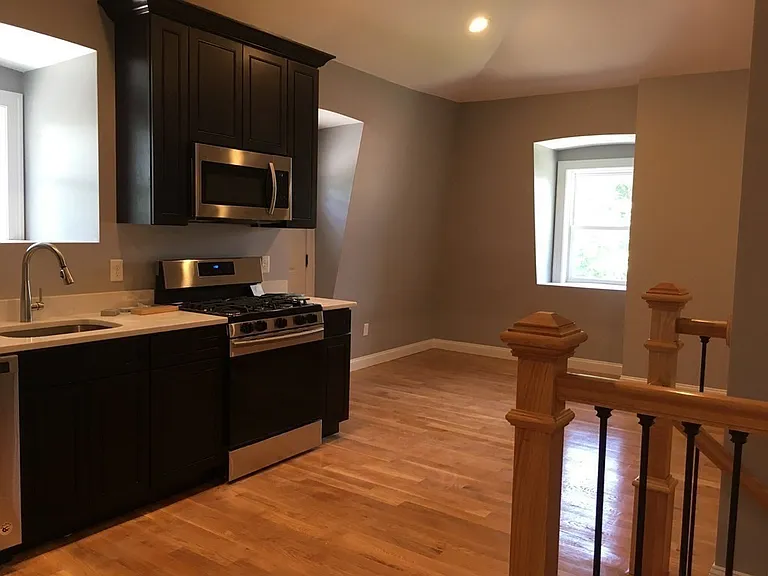 17 Alpine St #2 — Photo 2
