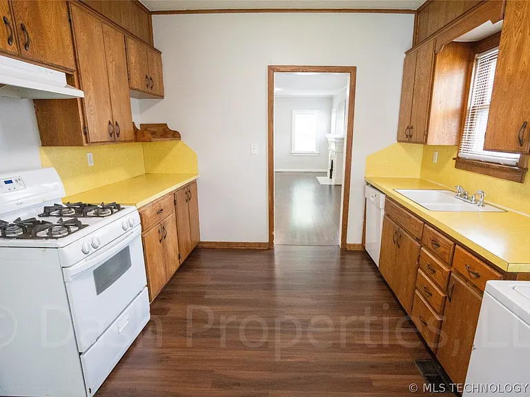 1119 S Florence Ave — Photo 20