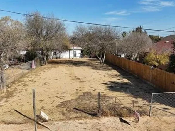 2818 Norton St, Laredo, TX 78046