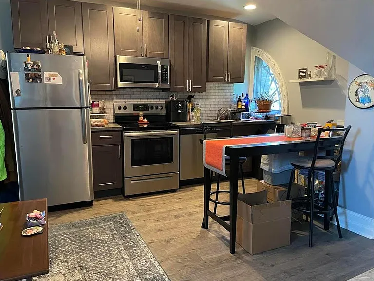 175 Roberts Ave #5 — Photo 1