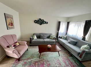 7521 N Clybourn Ave, Sun Valley, CA 91352