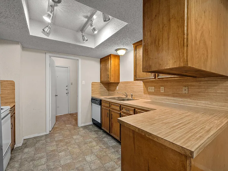 101 Norwood Dr #B — Photo 6