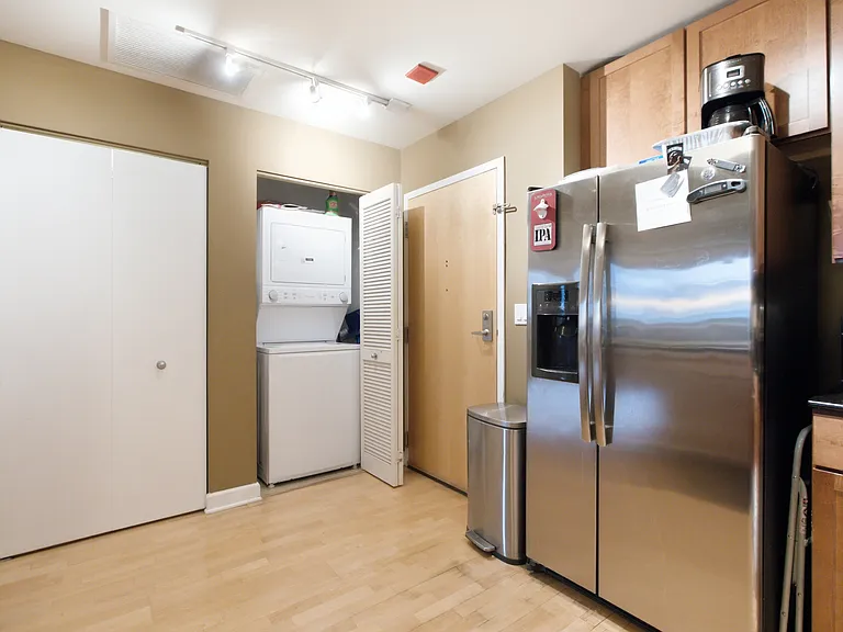 845 N Kingsbury #514 — Photo 7