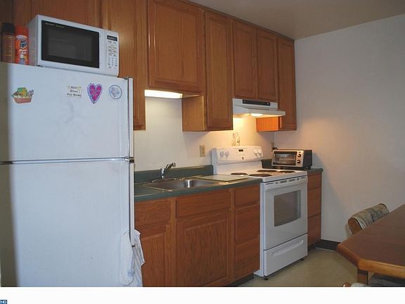 Kitchen (Photo 1 of 2)