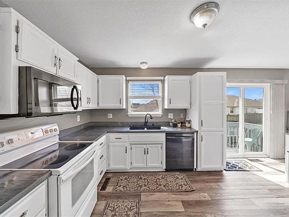4th image of 1603 NW High View Dr