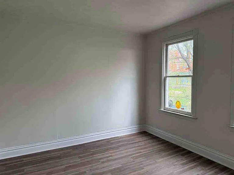 757 Franklin Ave — Photo 12