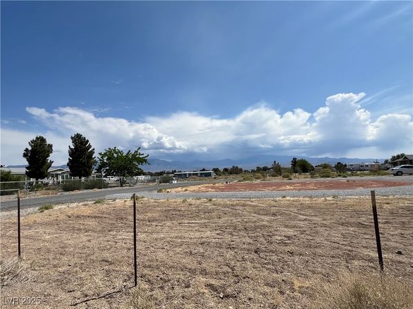 3201 W Prospector Ln, Pahrump, NV 89048