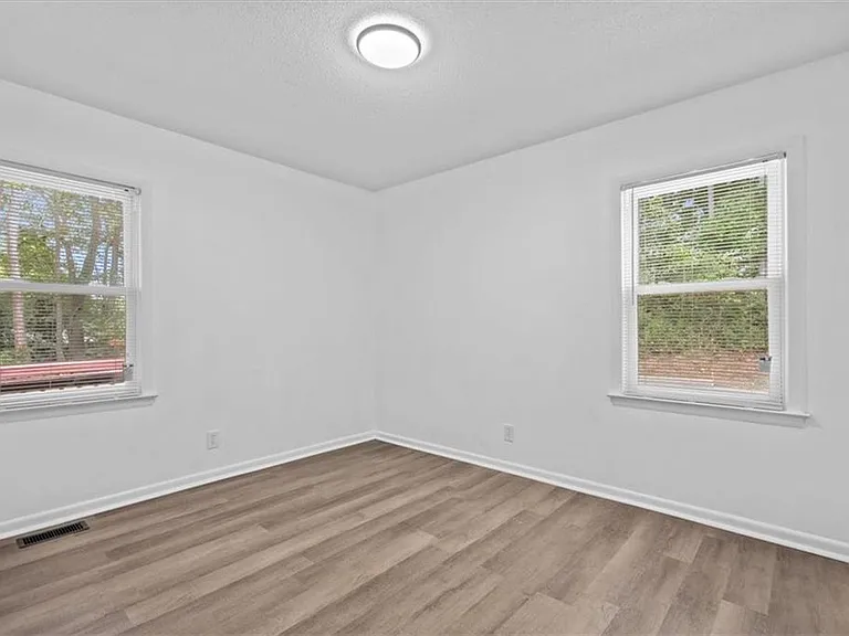 215 Thomas Heights Cir — Photo 15