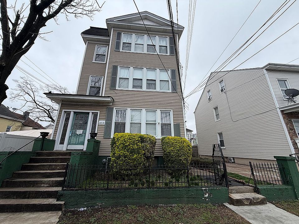 1st image of 49 E 19th St