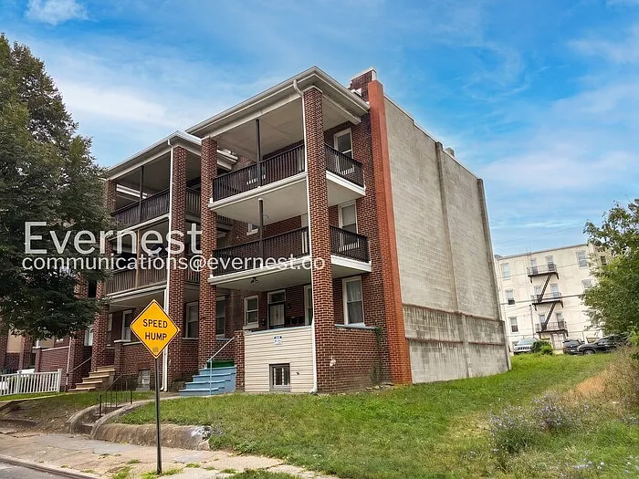 2440 Callow Ave #3 — Photo 2