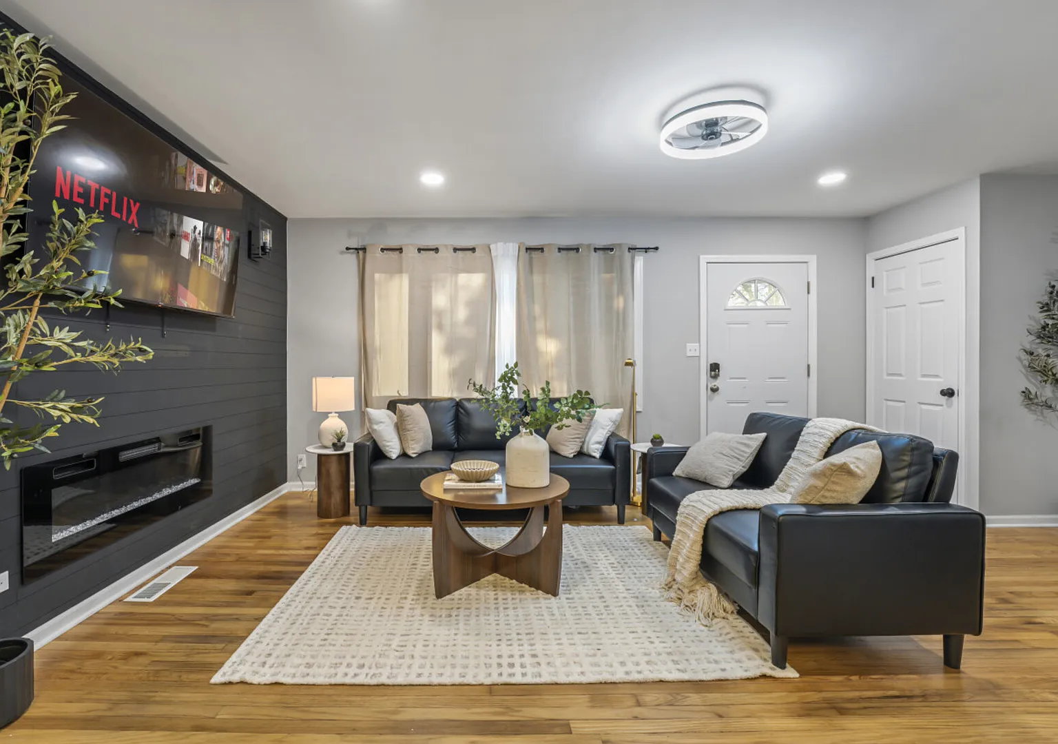 Joliet Cozy Oasis — Photo 1