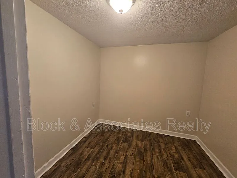 2 bed, 1.0 bath, $675 — Photo 4