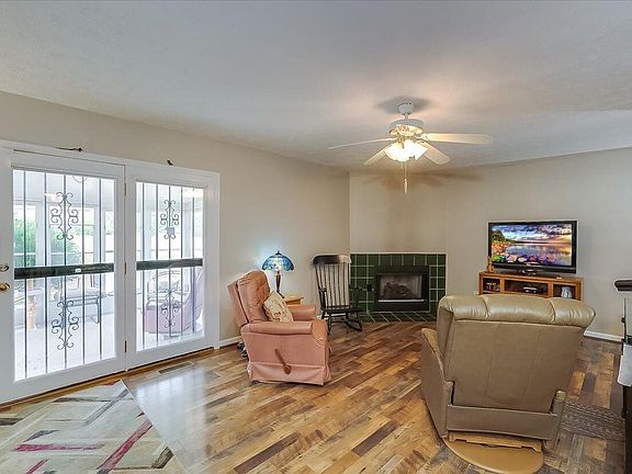 2nd image of 1026 Tamworth Ln