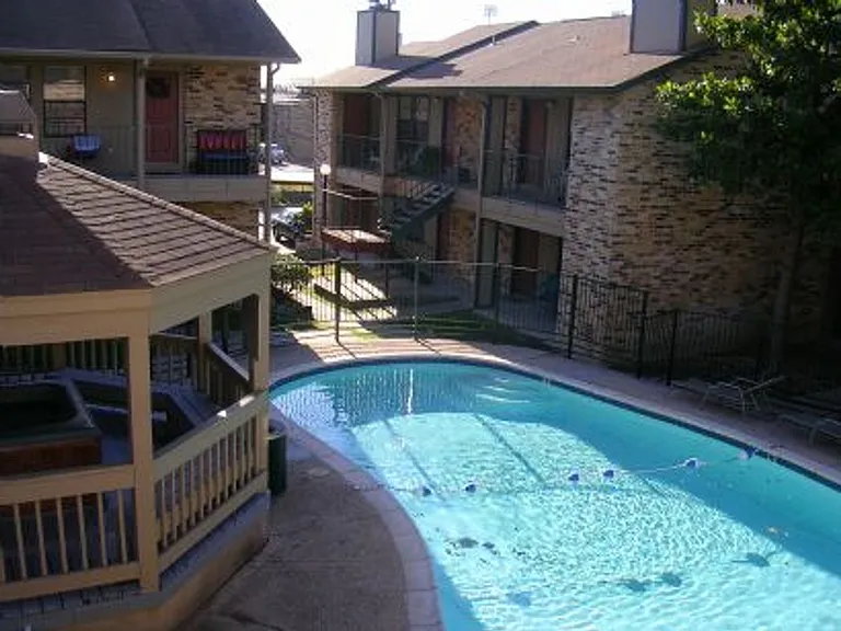 Stadium View Apartments — Photo 42