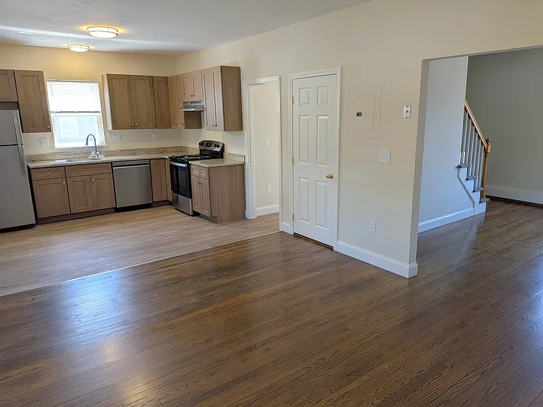 146 Pine St #4 — Photo 3