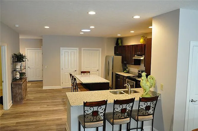 Retreat Breakfast Bar and Kitchen Island
