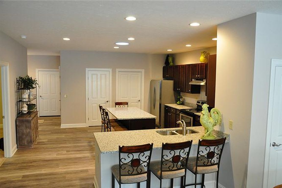 Retreat Breakfast Bar and Kitchen Island