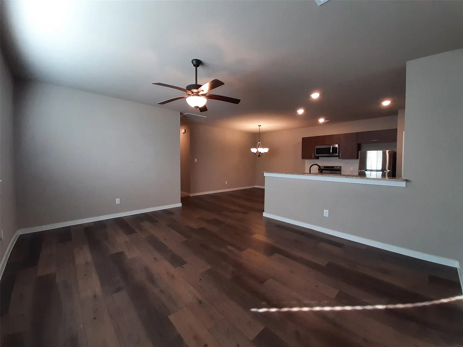3 bed, 2.0 bath, 1356 sqft, $1,695 — Photo 3