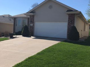 13481 Meredith Ave, Omaha, NE 68164
