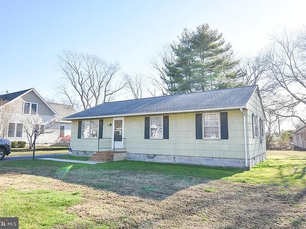 104 E Maple Ave