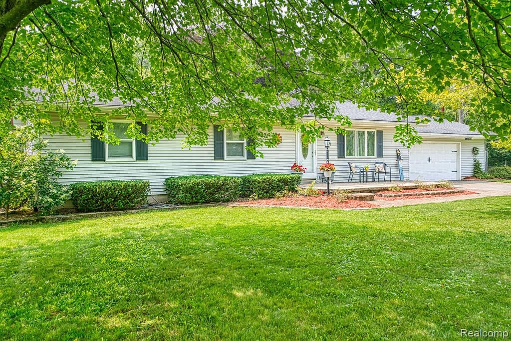 929 N Cedar Rd, Fowlerville, MI 48836 Zillow