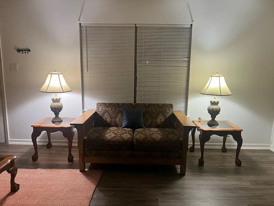 1st image of 821 E Main St #5
