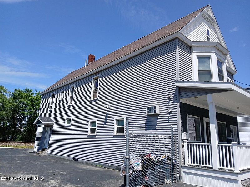 5th image of 1317 Lower Broadway